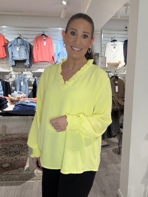 Rebecka - Blus med liten volang på kragen - Gul - One Size
